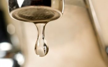 Apa oprită în mai multe …