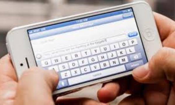 Foloseşti acest semn de punctuaţie în SMS-uri? Este o dovadă de nepoliteţe