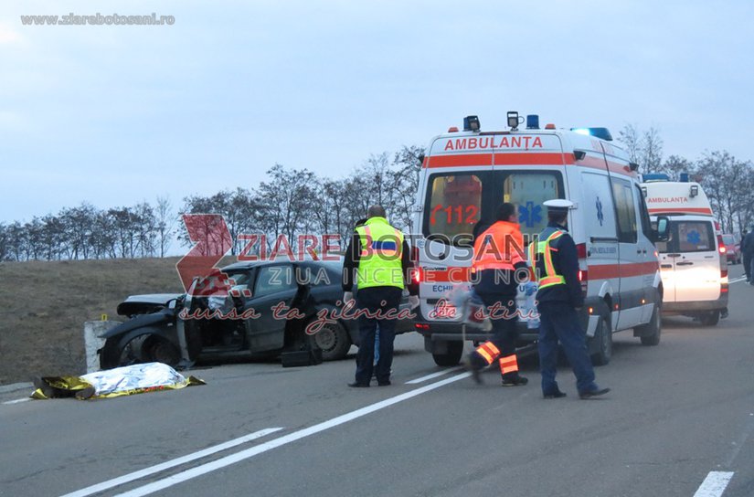 Cursă nebună spre moarte. Un tânăr a decedat după ce s-a izbit cu maşina într-un cap de pod - FOTO