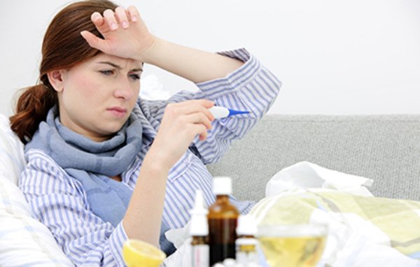 Cum îți dai seama că ai gripă, nu răceală, și care sunt simptomele acesteia