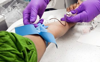 O cântăreață din România, suspectă …