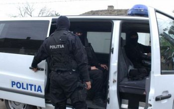 Cinci percheziţii la suspecţi de …