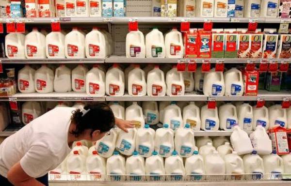 Noi reguli pentru vânzarea laptelui în magazine. Ce va scrie pe ambalaj