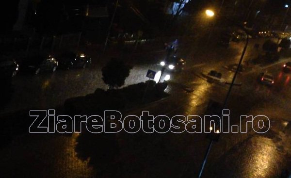 Fenomene ciudate pentru aceasta perioadă în județul Botoșani. Ploaie torențială, tunete si fulgere la Dorohoi VIDEO - FOTO