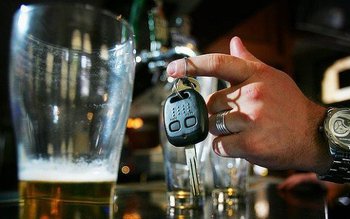 Proaspăt șofer depistat circulând sub …