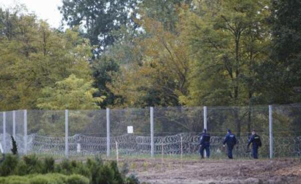 Ungaria pregăteşte un gard antiimigranţi şi la frontiera cu România. „Ruta Balcanică” - închisă