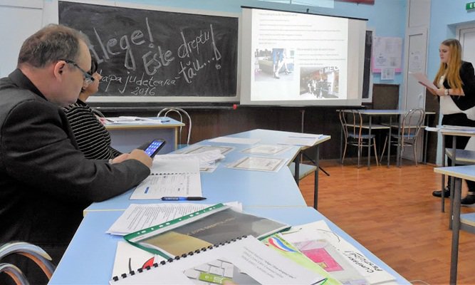 Concurs județean de protecție a consumatorilor la Colegiul Economic „Octav Onicescu” Botoșani „Alege, e dreptul tău” - FOTO