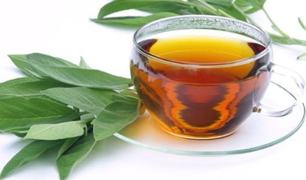 Salvia tratează foarte bine balonarea și crampele stomacale