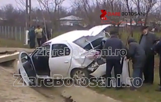 Accident de circulație violent produs la Carasa: Bani și documente împrăștiate în urma impactului! - FOTO