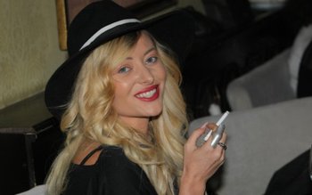 „Datorez țigărilor timbrul meu vocal” …