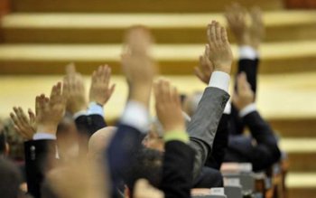 Funcţionarii publici ar putea avea …