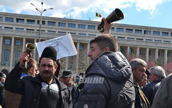 Fermierii ies în stradă. Restricţii …