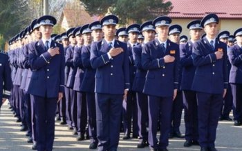 Se fac angajări în Poliţie. …