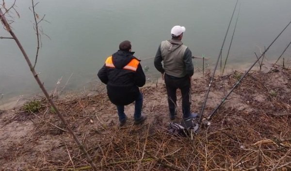 Pescari moldoveni depistaţi pe râul Prut