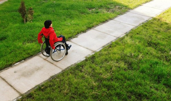 Prefectul Dan Nechifor semnalează inechităţile din sistemul de plată al indemnizaţiilor însoţitorilor persoanelor cu handicap