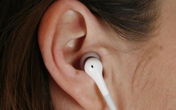 Împrumutarea căștilor, nerecomandabilă din cauza …