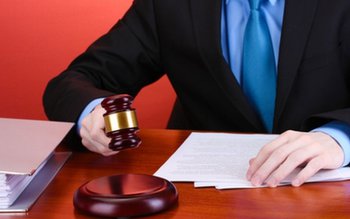 Instituţia prefectului organizează licitaţie pentru …