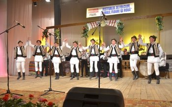 Află câștigătorii „Festivalului Dorule, floare …