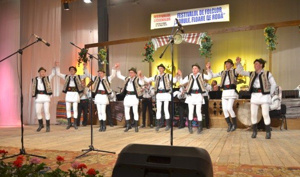 Află câștigătorii „Festivalului Dorule, floare de rouă” desfășurat în acest week-end la Botoșani