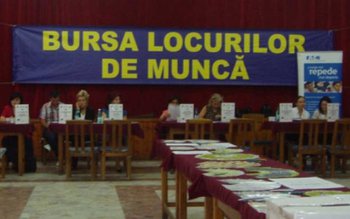 Peste 500 de joburi la …
