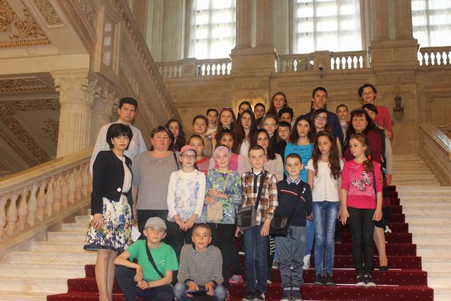 Micii „parlamentari” de Hilișeu Horia în vizită la Senat - FOTO