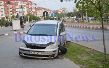 Autoturism puternic avariat după ce …