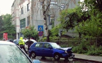 Accident spectaculos. Șoferiță rănită după …
