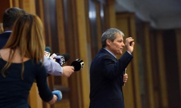 Cioloș anunță vineri ce miniștri pleacă din guvern