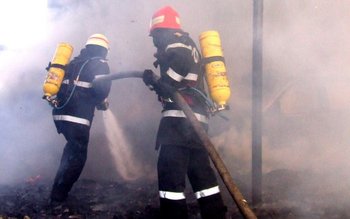 Dezastru de la o lumânare …