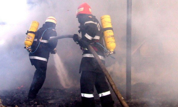 Dezastru de la o lumânare uitată aprinsă