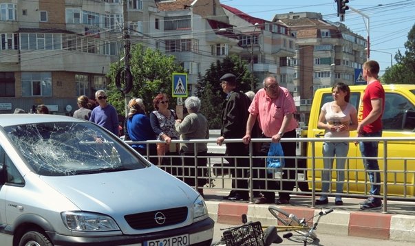 Accident grav! Bărbat lovit de o mașină pe trecerea de pietoni!