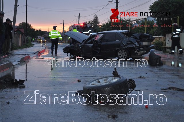 Accident grav la Dorohoi. Trei tineri spulberați de pe trotuar și o conductă de gaze avariată de o mașină scăpată de sub control - FOTO