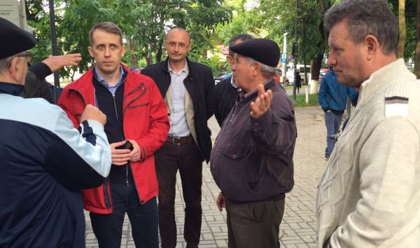 Primarul Ovidiu Portariuc la întâlnirea cu cetățenii din cartierul Sucevei: „Nu ne oprim până nu reabilităm toate cartierele din oraș”