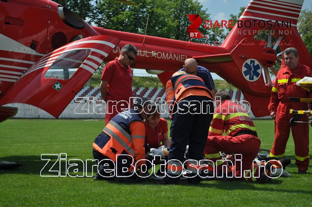 Bărbat aflat în stare gravă preluat de urgență de la Dorohoi de un elicopter SMURD - FOTO