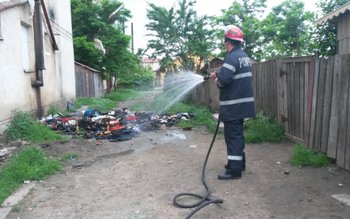 Incendiu într-un bloc de garsoniere. …