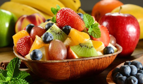 Când se consumă fructele: înainte sau după masă?