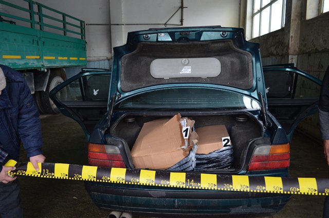 Ţigări de contrabandă de peste 56.000 de lei confiscate la frontiera de est - FOTO