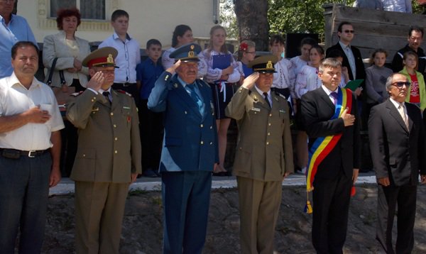 Ziua Eroilor și a Înălțării Domnului sărbătorită cu pioșenie în comuna Ibănești - FOTO