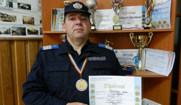 Jandarm botoşănean pe podium la tirul cu pistolul Carpaţi