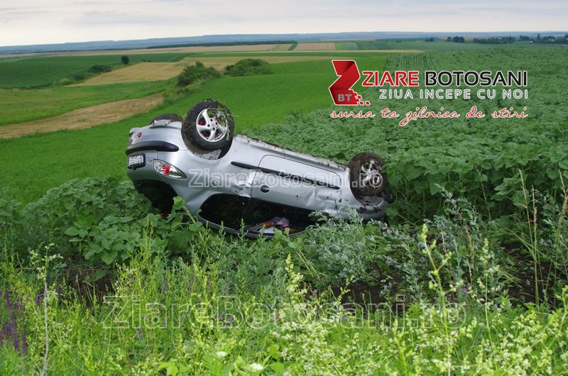 Accident grav! O tânără s-a dat peste cap cu mașina, pe drumul Botoșani – Dorohoi - FOTO
