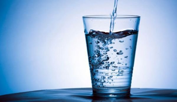 În ce condiţii te poate ucide apa pe care o bei
