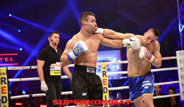 Superkombat revine în acest week-end cu un nou show incendiar la Braşov: România vs Grecia şi meci titlul mondial