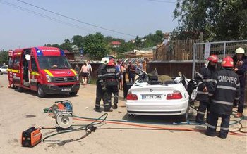 BMW transformat într-un morman de …