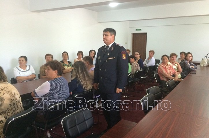 Instructaj ISUJ Botoșani, în domeniul situaţiilor de urgenţă la sediul DGAPCS Botoșani - FOTO