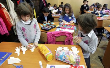 Surpriză! Copiii, invitați la școală …