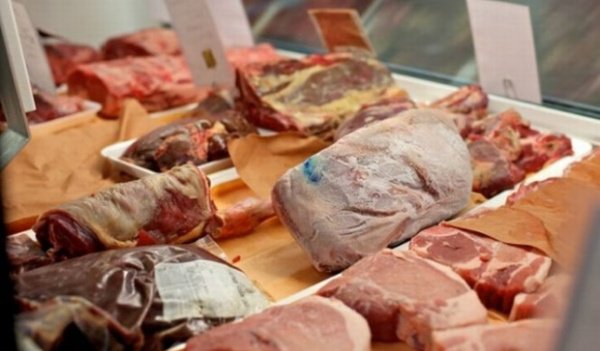 Alertă pe litoral! 16 tone de alimente stricate au fost găsite în magazinele şi restaurantele de la malul mării