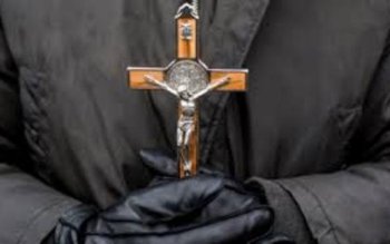 Un preot a exorcizat o …