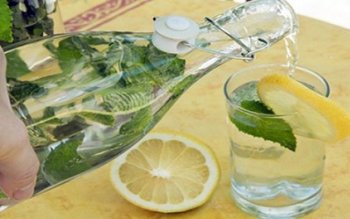 Băutura simplă care distruge cancerul