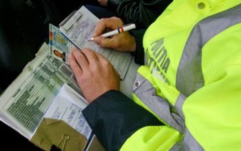 Inconştienţă în trafic. S-a urcat …