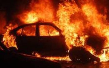 Mașină cuprinsă de flăcări în …